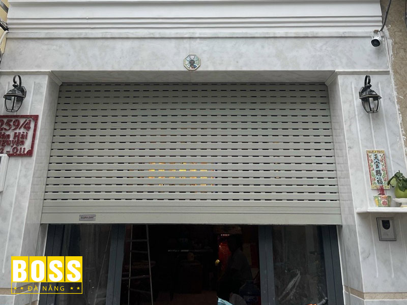 Cong-ty-tnhh-window-hoang-gia-bossdoordanang