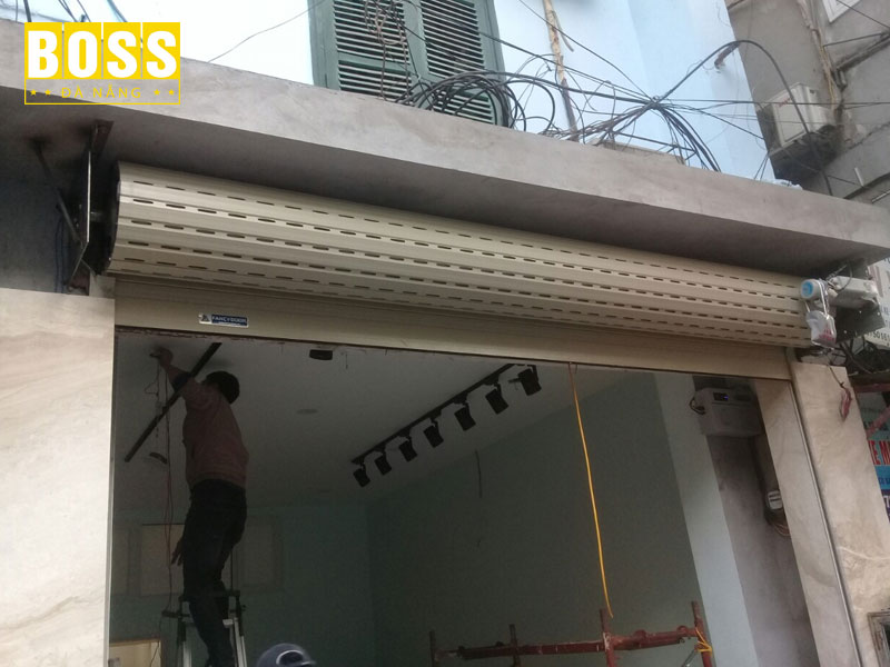 Kinh-nghiem-khi-chon-don-vi-lap-dat-cua-cuon-uy-tin-bossdoordanang