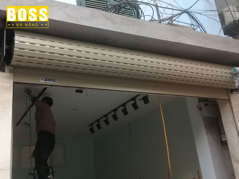 Luu-y-khi-chon-don-vi-lap-dat-cua-cuon-bossdoordanang