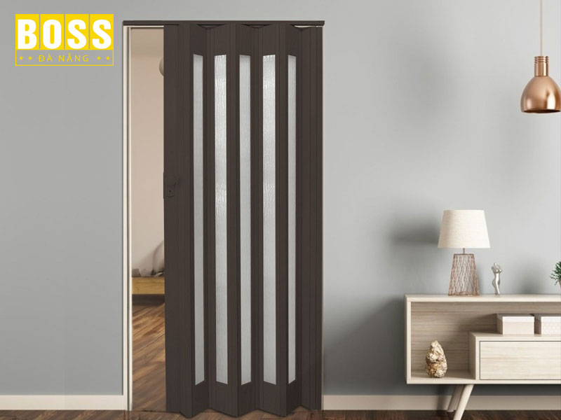 Uu-diem-noi-bat-cua-cua-xep-nhua-bossdoordanang