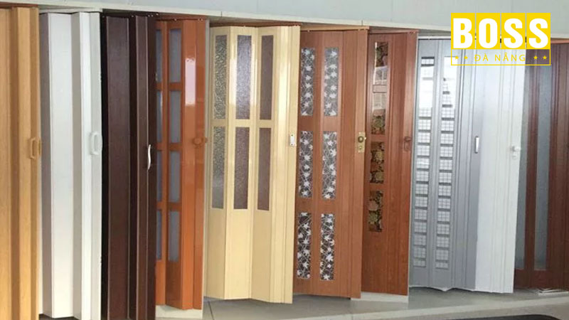 Cac-mau-cua-nhua-xep-nha-ve-sinh-thinh-hanh-hien-nay-bossdoordanang