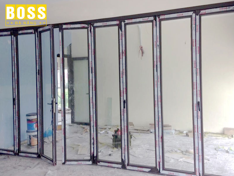 Cua-nhom-lua-xep-duoc-su-dung-o-dau-bossdoordanang