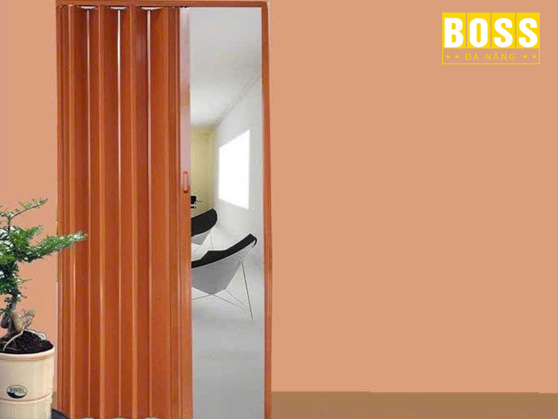 Cua-nhua-xep-gia-go-sang-trong-bossdoordanang