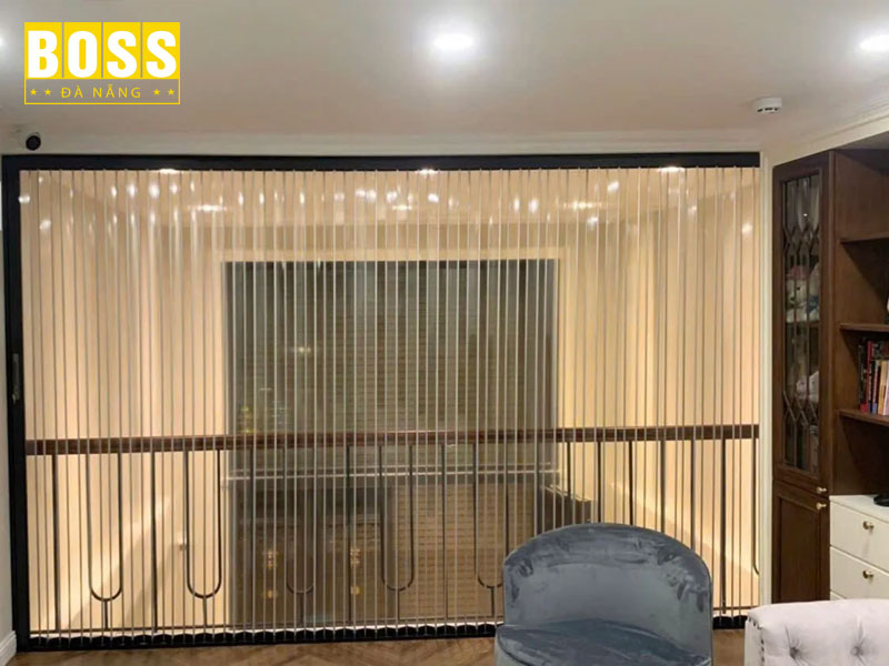 Cua-xep-nhua-trong-suot-la-gi-bossdoordanang