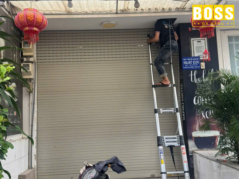 Cong-ty-tnhh-window-hoang-gia-bossdoordanang