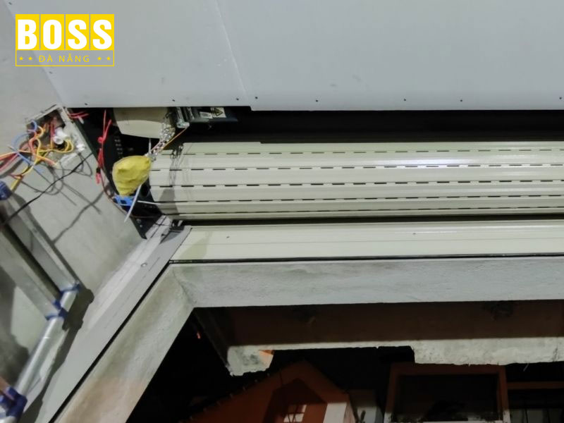 Cua-cuon-mien-trung-bossdoordanang