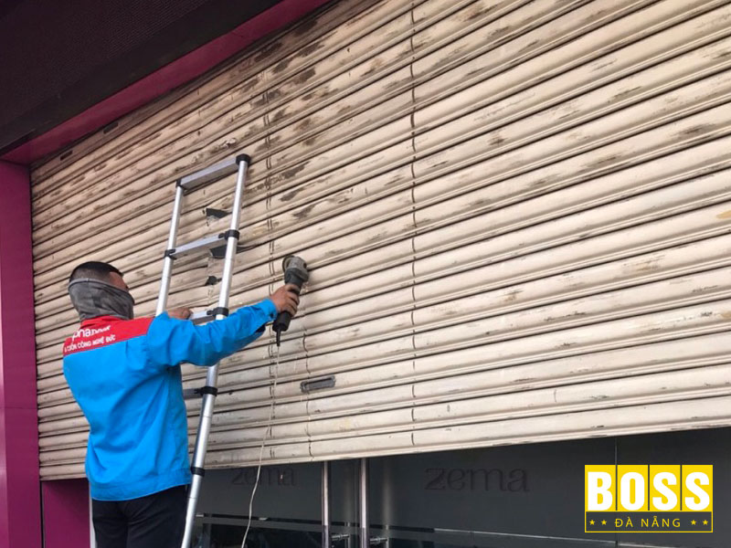 Cua-cuon-tin-bao-phat-bossdoordanang