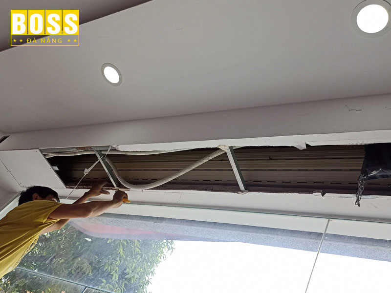 Kinh-nghiem-chon-don-vi-sua-chua-cua-cuon-uy-tin-bossdoordanang