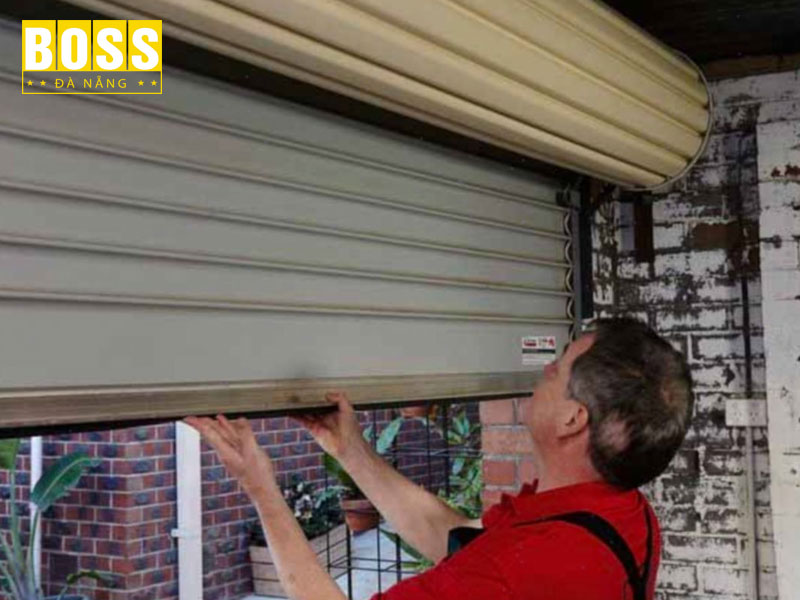 Kinh-nghiem-chon-don-vi-sua-chua-cua-cuon-uy-tin-bossdoordanang