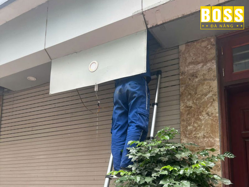 Nhung-dieu-can-luu-y-khi-chon-don-vi-sua-chua-cua-cuon-bossdoordanang