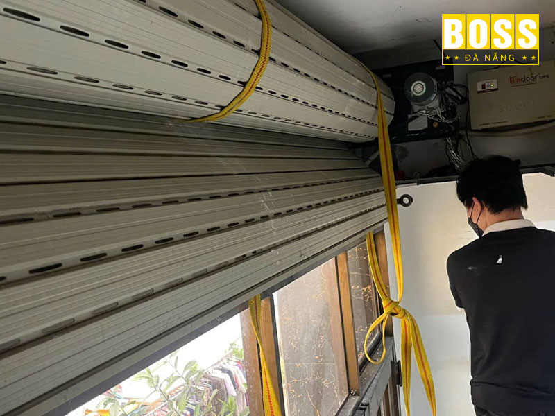 Tieu-chi-chon-don-vi-sua-chua-cua-cuon-uy-tin-bossdoordanang