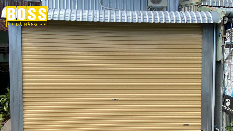 Cua-cuon-uc-tai-da-nang-giai-phap-tiet-kiem-cho-cua-hang-ki-ot-showroom-bossdoordanang
