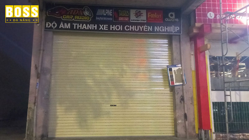 Thi-cong-cua-cuon-tam-lien-cho-showroom-nhat-tu-auto-bossdoordanang